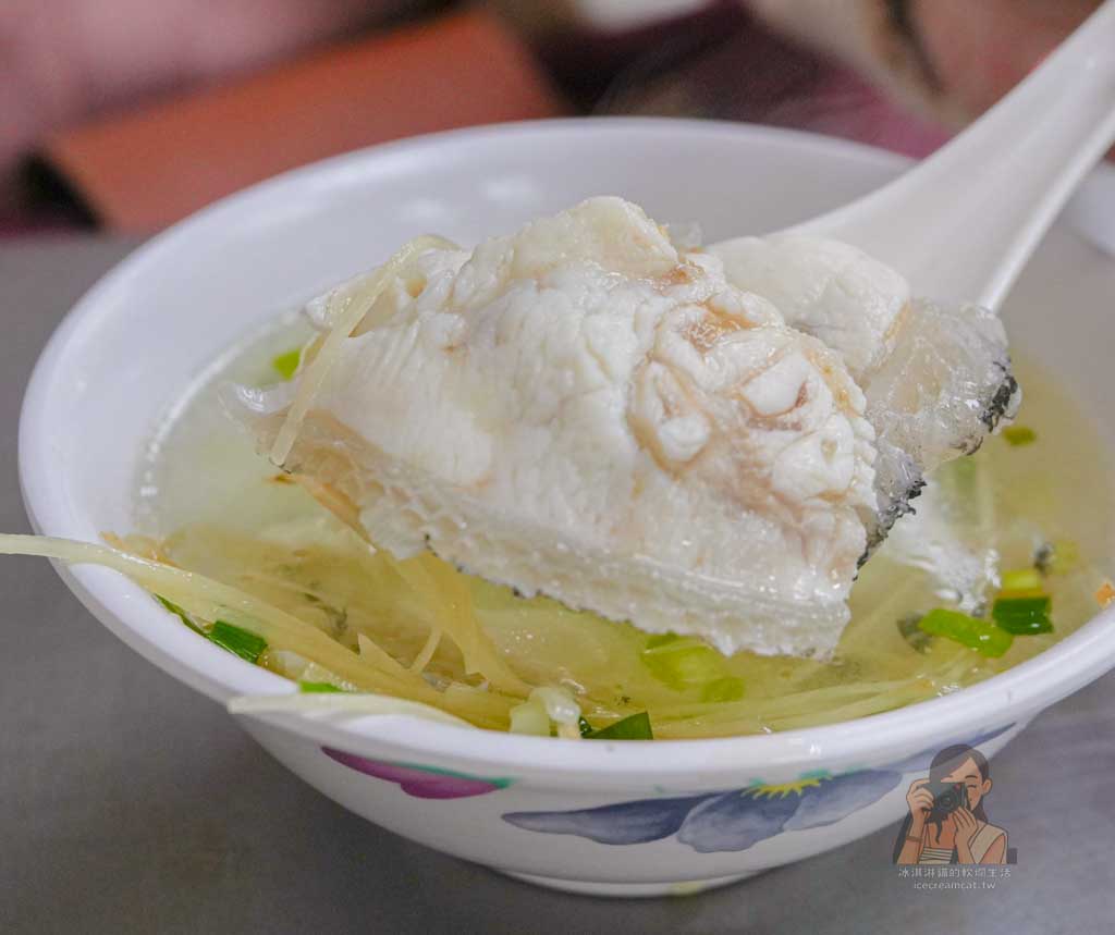 重慶郭魚湯 【大橋頭美食】大同區延三夜市平價龍膽石斑魚魚湯推薦 @冰淇淋貓的軟爛生活