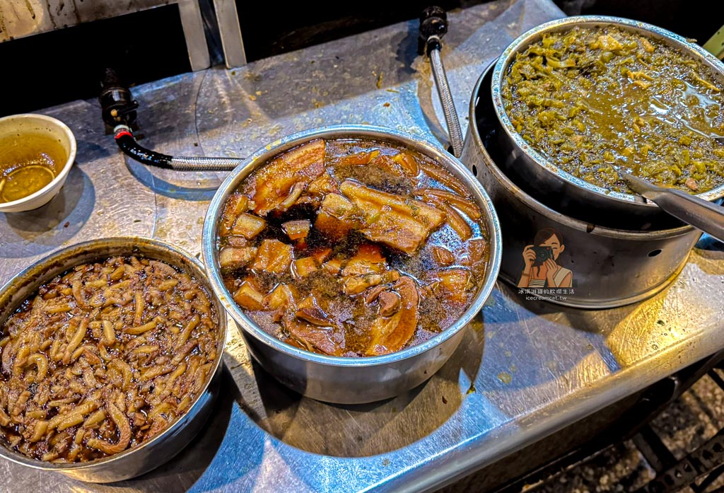 【大橋頭魯肉飯】延三夜市必吃美食,捷運大橋頭站排隊小吃,菜單推薦排骨飯 @冰淇淋貓的軟爛生活 【大橋頭魯肉飯】延三夜市必吃美食,捷運大橋頭站排隊小吃,菜單推薦排骨飯 @冰淇淋貓的軟爛生活