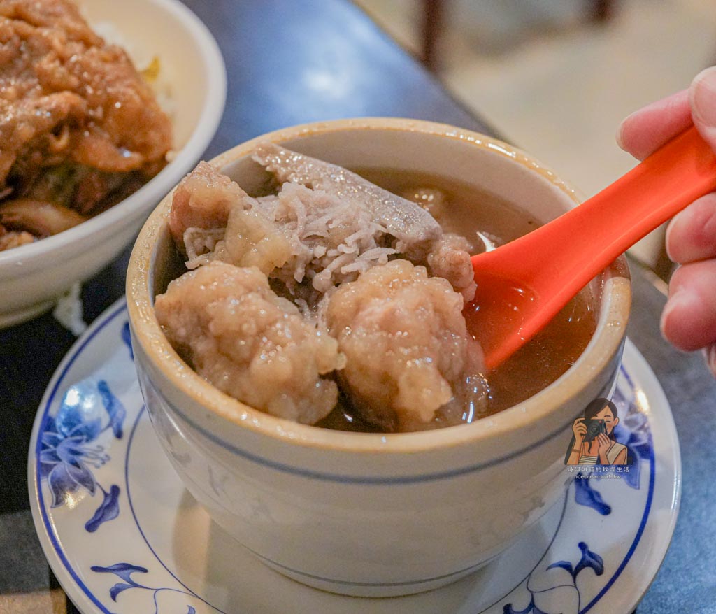 【大橋頭魯肉飯】延三夜市必吃美食，捷運大橋頭站排隊小吃，菜單推薦排骨飯 @冰淇淋貓的軟爛生活