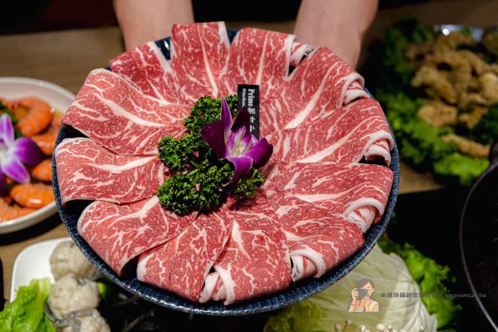 台北101世貿站美食｜君曜雞湯 台北信義區雞湯火鍋推薦 必點雞湯界LV全雞金湯 @冰淇淋貓的軟爛生活