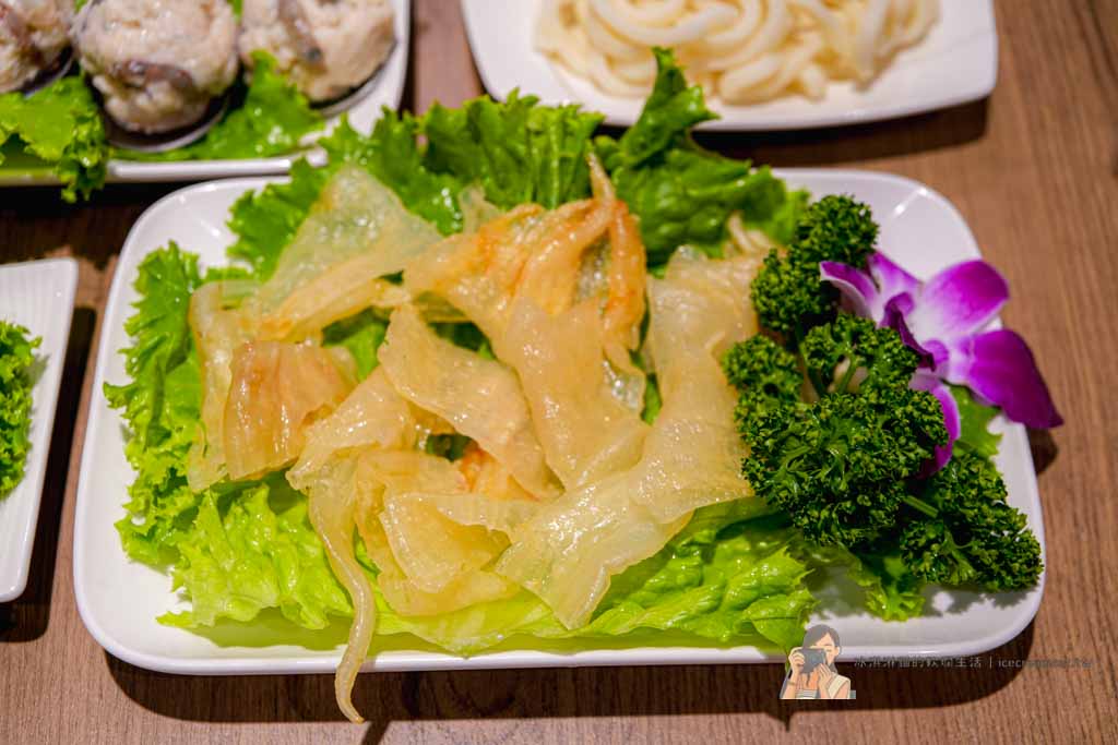 台北101世貿站美食｜君曜雞湯 台北信義區雞湯火鍋推薦 必點雞湯界LV全雞金湯 @冰淇淋貓的軟爛生活