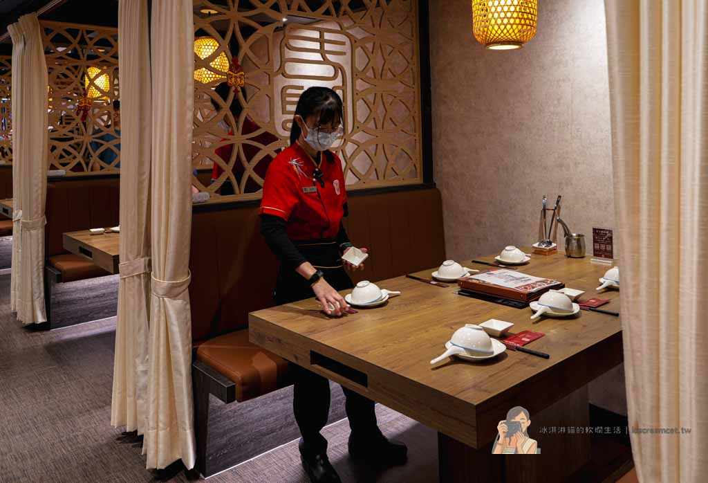 台北101世貿站美食｜君曜雞湯 台北信義區雞湯火鍋推薦 必點雞湯界LV全雞金湯 @冰淇淋貓的軟爛生活