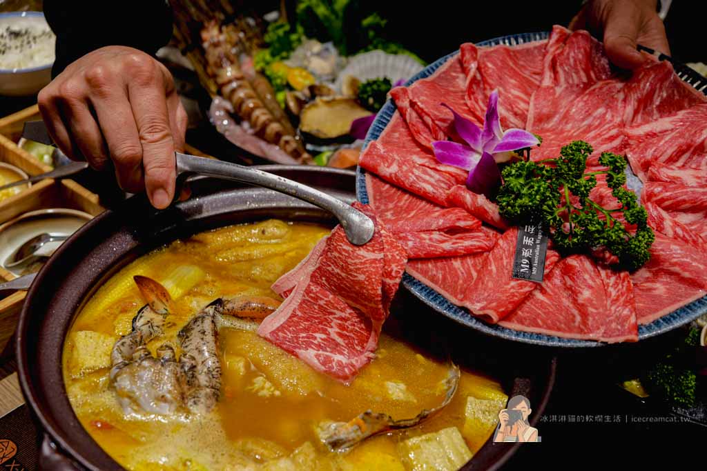 台北101世貿站美食｜君曜雞湯 台北信義區雞湯火鍋推薦 必點雞湯界LV全雞金湯 @冰淇淋貓的軟爛生活