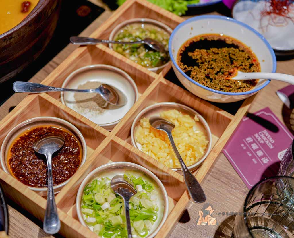 台北101世貿站美食｜君曜雞湯 台北信義區雞湯火鍋推薦 必點雞湯界LV全雞金湯 @冰淇淋貓的軟爛生活