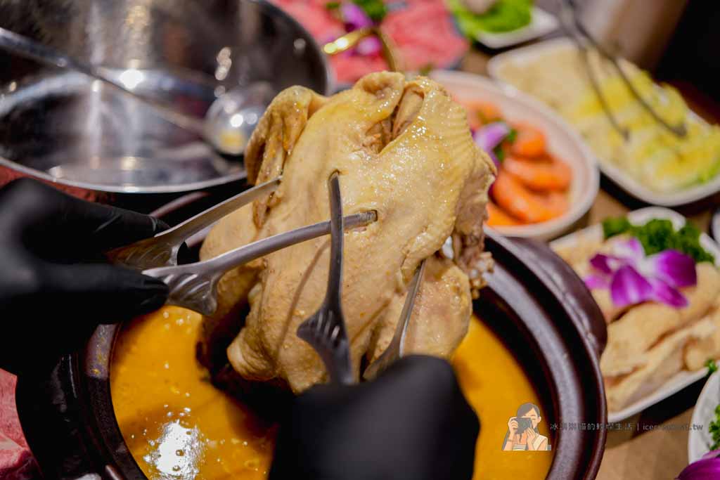 台北101世貿站美食｜君曜雞湯 台北信義區雞湯火鍋推薦 必點雞湯界LV全雞金湯 @冰淇淋貓的軟爛生活