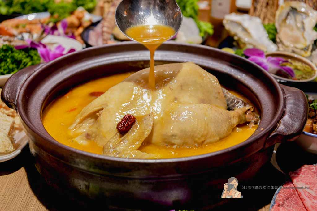台北101世貿站美食｜君曜雞湯 台北信義區雞湯火鍋推薦 必點雞湯界LV全雞金湯 @冰淇淋貓的軟爛生活