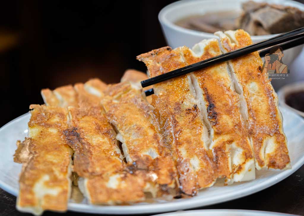 【士林美食】及品鍋貼水餃專賣店 士林排隊鍋貼水餃 新光醫院附近美食 @冰淇淋貓的軟爛生活