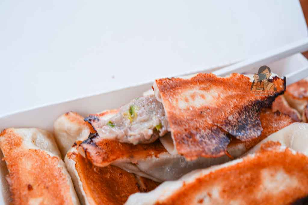 【石牌美食】阿財鍋貼水餃專賣店 北投裕民一路鍋貼推薦，榮總附近必吃小吃 @冰淇淋貓的軟爛生活