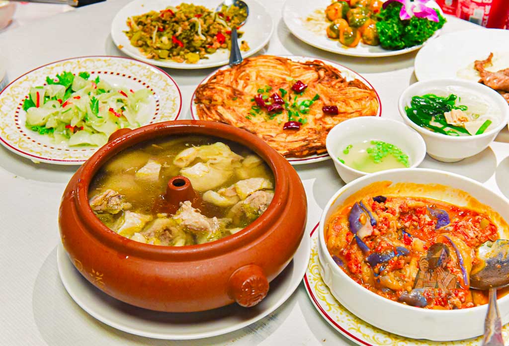 【台北美食】人和園雲南菜餐廳 米其林必比登推薦，菜單必吃豇豆釀百花 @冰淇淋貓的軟爛生活