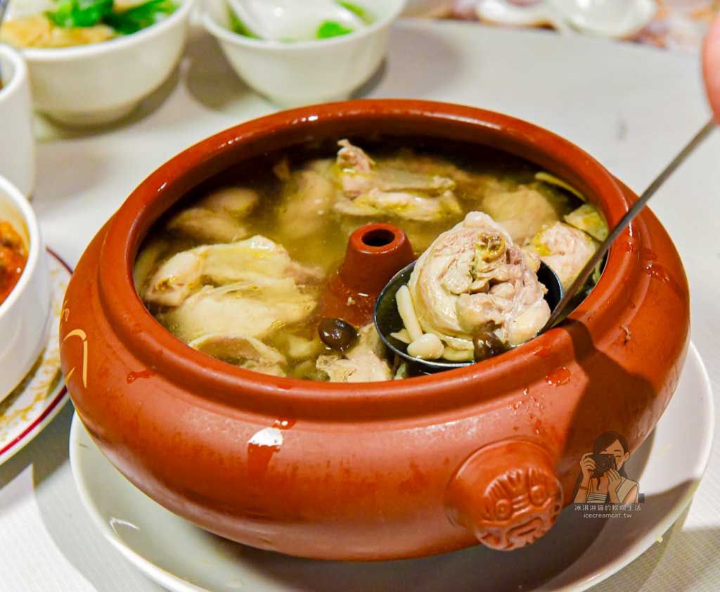 【台北美食】人和園雲南菜餐廳 米其林必比登推薦，菜單必吃豇豆釀百花 @冰淇淋貓的軟爛生活