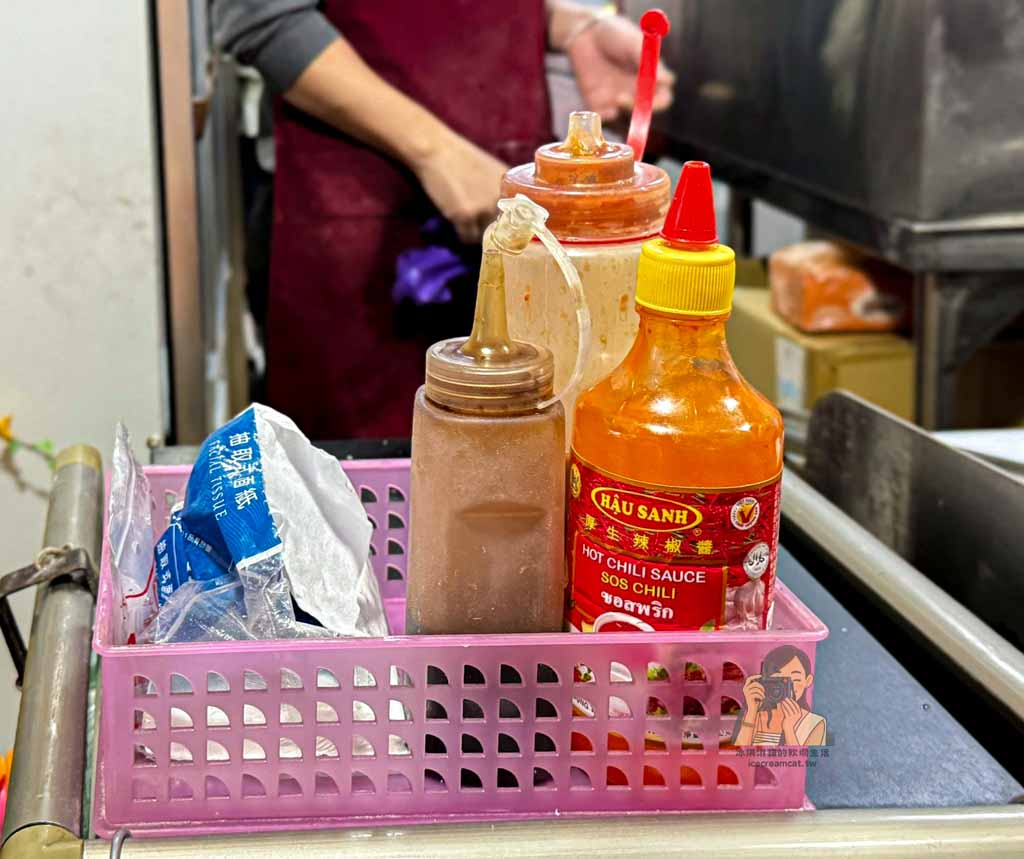 【文常韭菜盒】永春美食 虎林市場排隊小吃，乾烙不油膩高麗菜盒必吃 @冰淇淋貓的軟爛生活