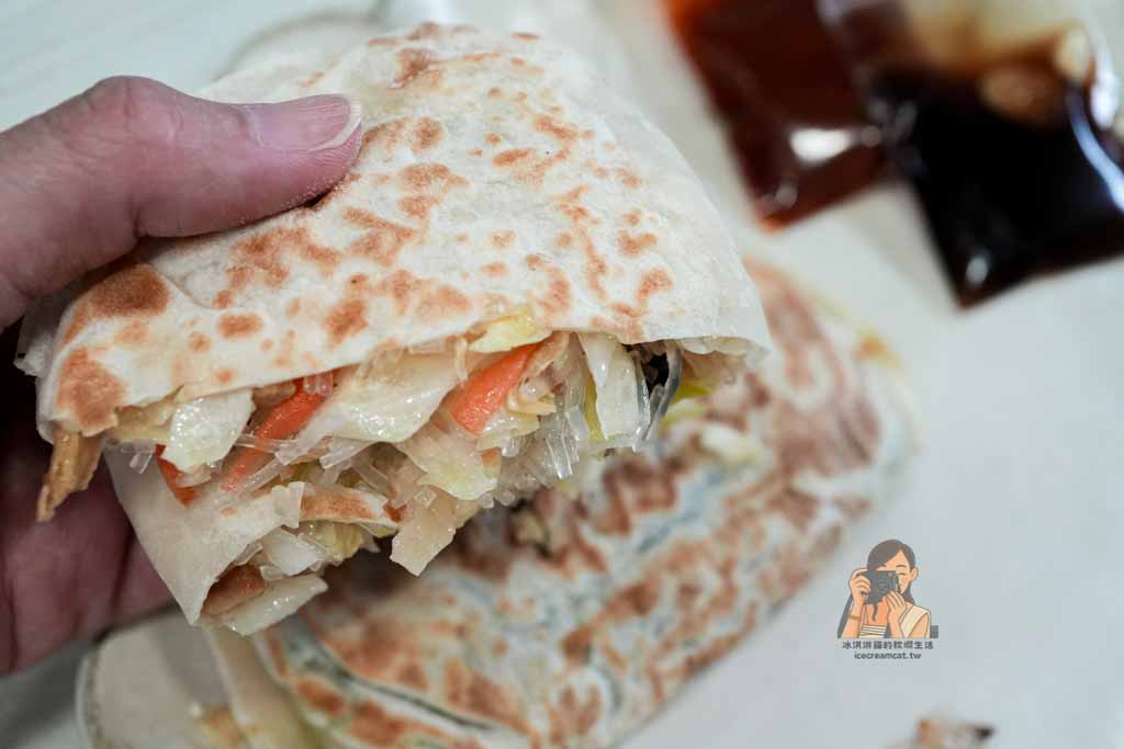 【文常韭菜盒】永春美食 虎林市場排隊小吃,乾烙不油膩高麗菜盒必吃 @冰淇淋貓的軟爛生活 【文常韭菜盒】永春美食 虎林市場排隊小吃,乾烙不油膩高麗菜盒必吃 @冰淇淋貓的軟爛生活