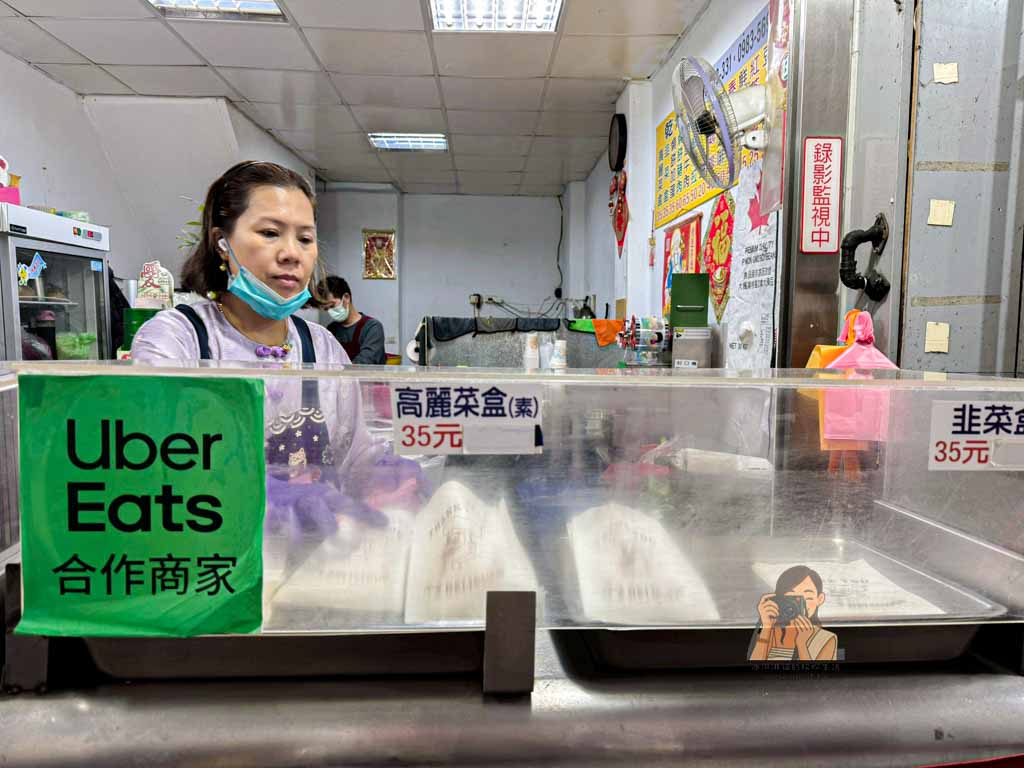 【文常韭菜盒】永春美食 虎林市場排隊小吃，乾烙不油膩高麗菜盒必吃 @冰淇淋貓的軟爛生活