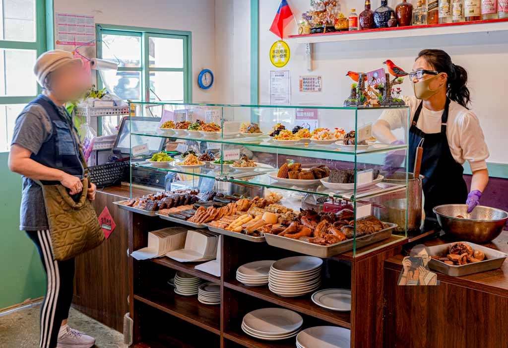 【陸光大姐】科技大樓站美食 台北眷村菜推薦，菜單必吃滷味刀工細緻 @冰淇淋貓的軟爛生活