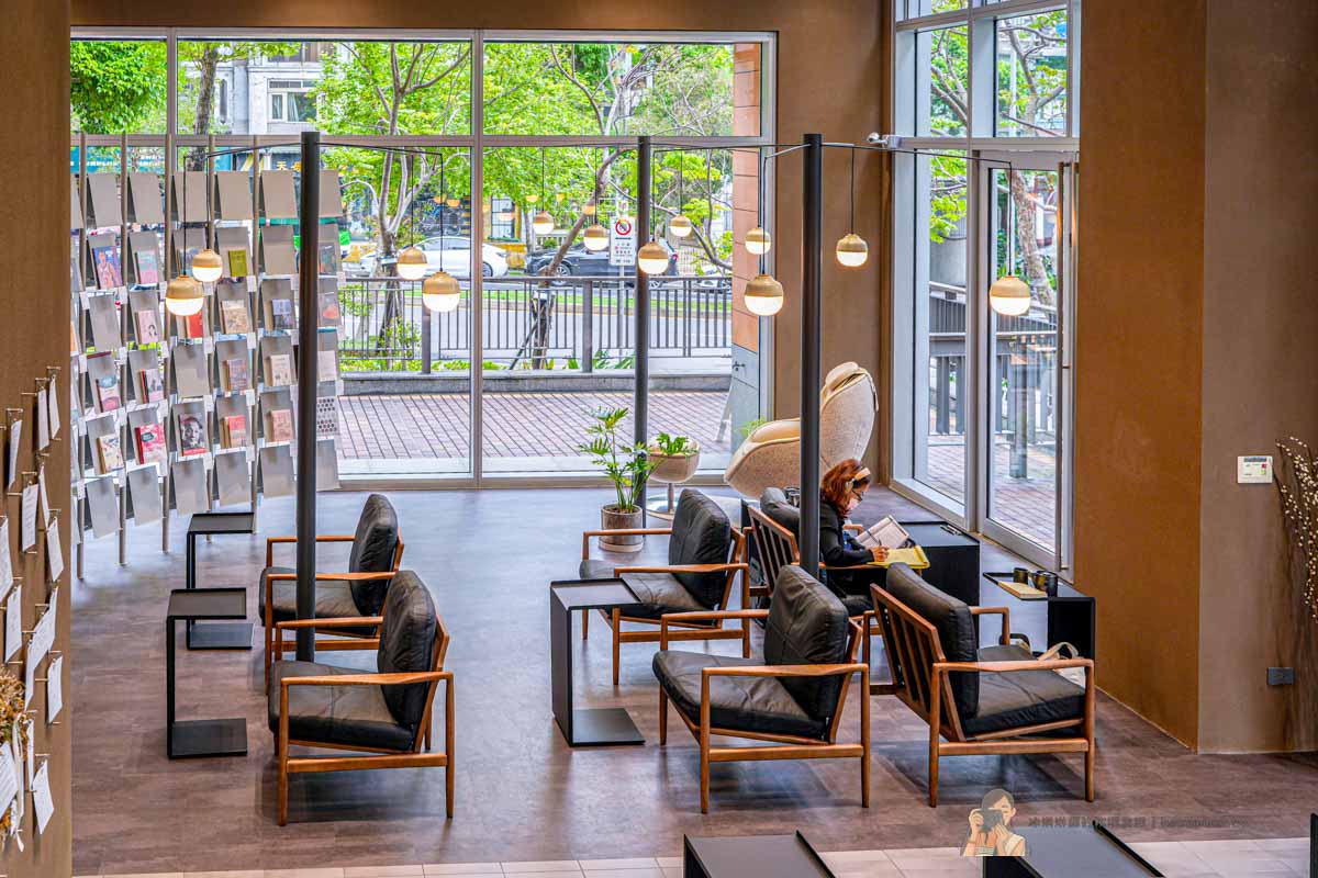 金鳳書苑｜天母書店 閱讀空間＋下午茶飲小點，療癒系閱讀空間 @冰淇淋貓的軟爛生活