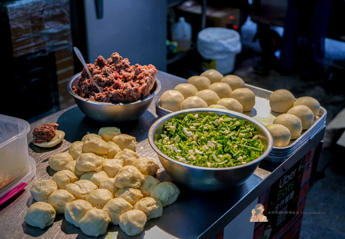 【鄭記胡椒餅】板橋江子翠美食，比老張燒餅更耐吃，起司胡椒餅必點（土城金城路原址） @冰淇淋貓的軟爛生活