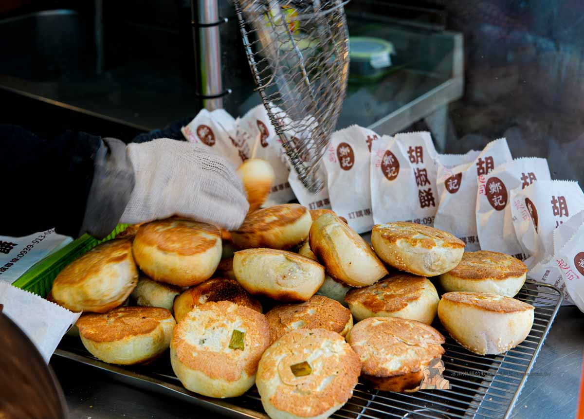 【鄭記胡椒餅】板橋江子翠美食，比老張燒餅更耐吃，起司胡椒餅必點（土城金城路原址） @冰淇淋貓的軟爛生活