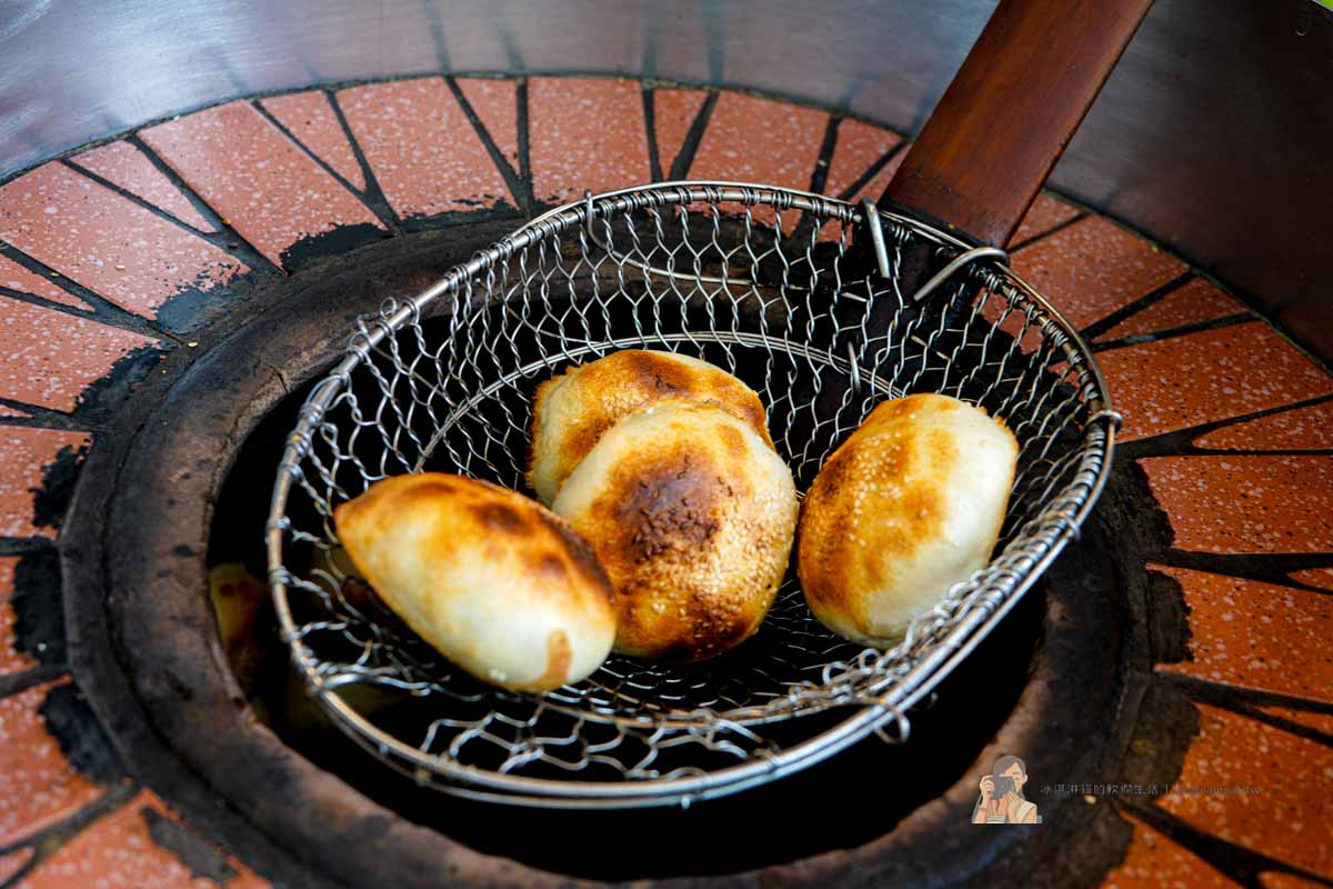 【鄭記胡椒餅】板橋江子翠美食，比老張燒餅更耐吃，起司胡椒餅必點（土城金城路原址） @冰淇淋貓的軟爛生活