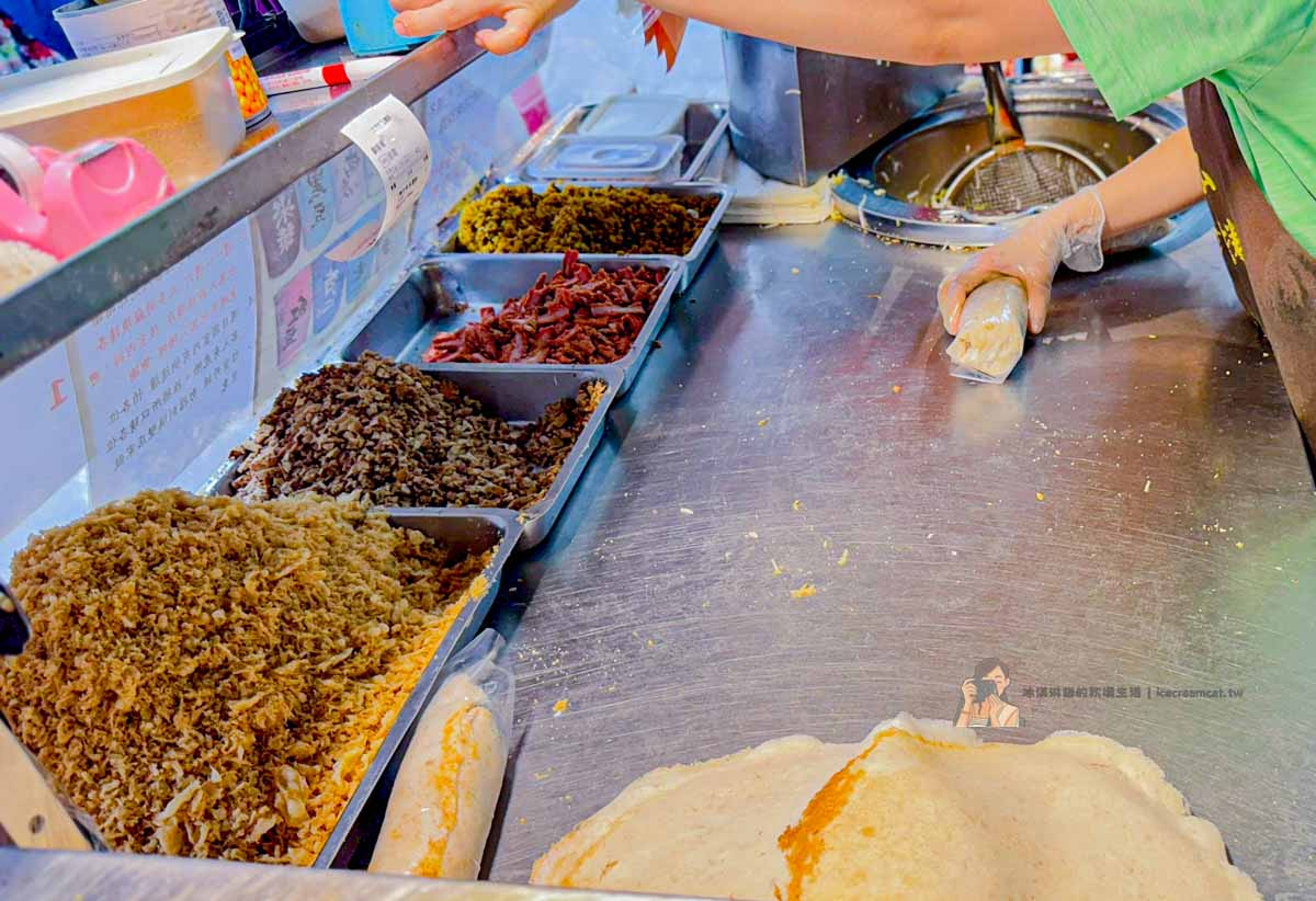 【阿泓潤餅】 北投市場排隊美食 全麥餅皮＋素食潤餅推薦（菜單）北投美食 @冰淇淋貓的軟爛生活