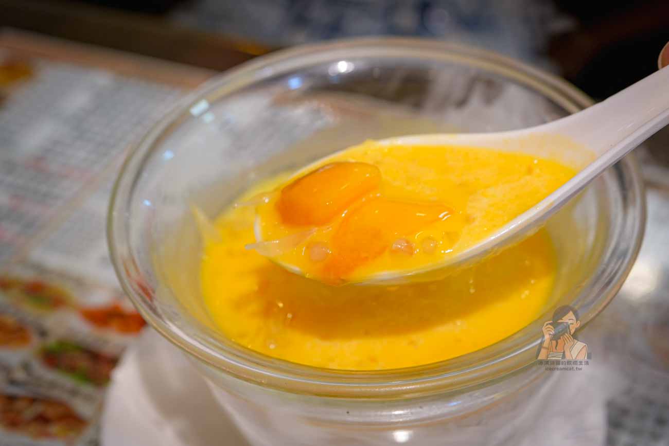 忠孝敦化美食｜香港茶水攤港點與熱炒，平價美食道地 菜單必點蜜汁叉燒酥 @冰淇淋貓的軟爛生活
