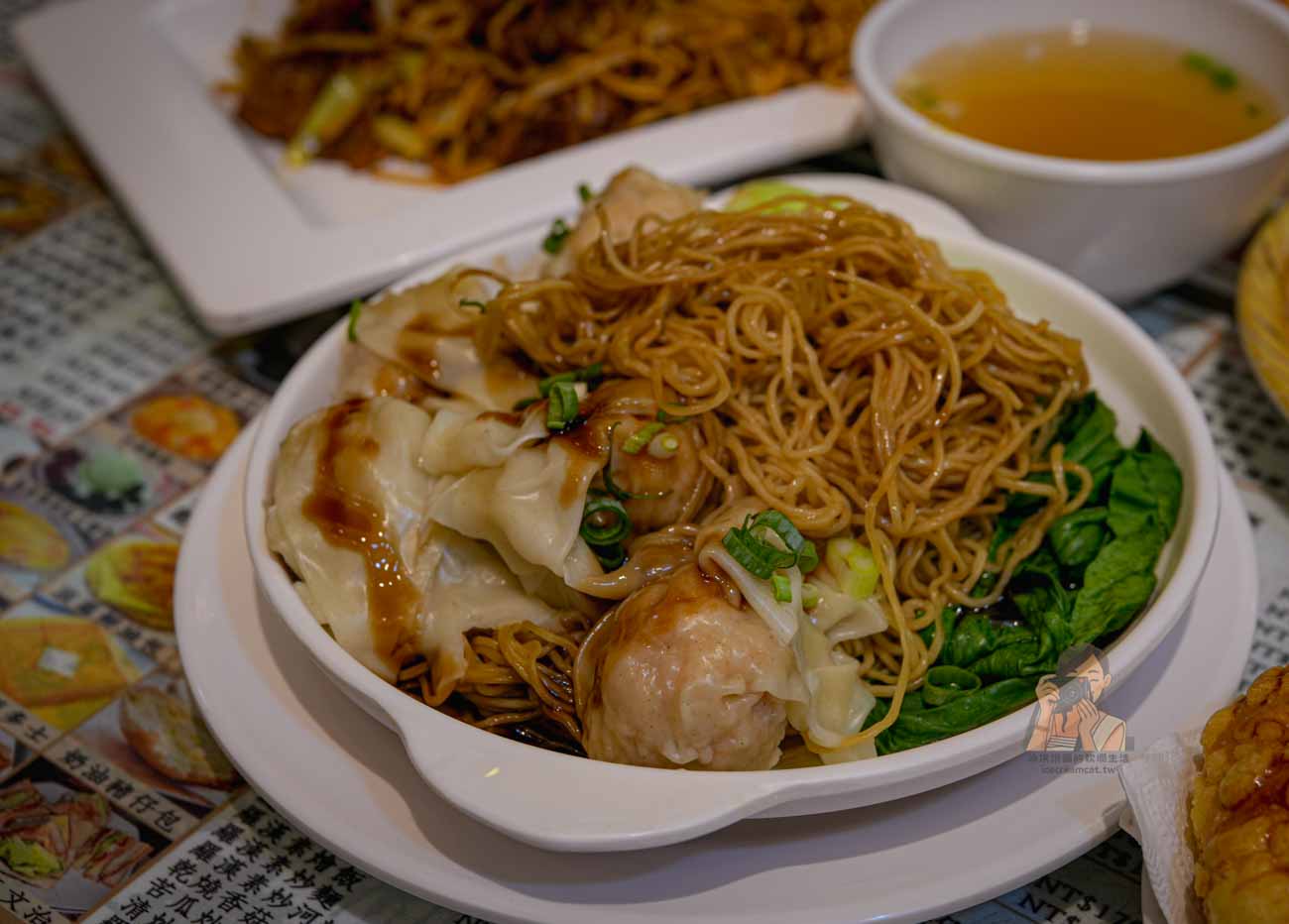 忠孝敦化美食｜香港茶水攤港點與熱炒，平價美食道地 菜單必點蜜汁叉燒酥 @冰淇淋貓的軟爛生活