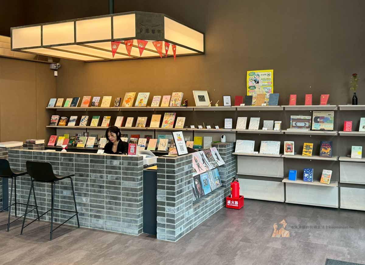 金鳳書苑｜天母書店 閱讀空間＋下午茶飲小點，療癒系閱讀空間 @冰淇淋貓的軟爛生活