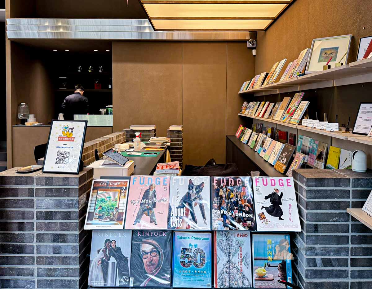 金鳳書苑｜天母書店 閱讀空間＋下午茶飲小點，療癒系閱讀空間 @冰淇淋貓的軟爛生活