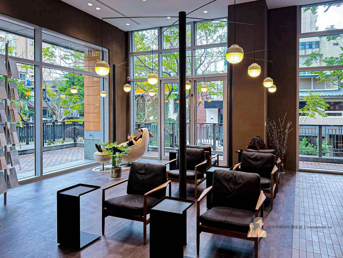 金鳳書苑｜天母書店 閱讀空間＋下午茶飲小點，療癒系閱讀空間 @冰淇淋貓的軟爛生活