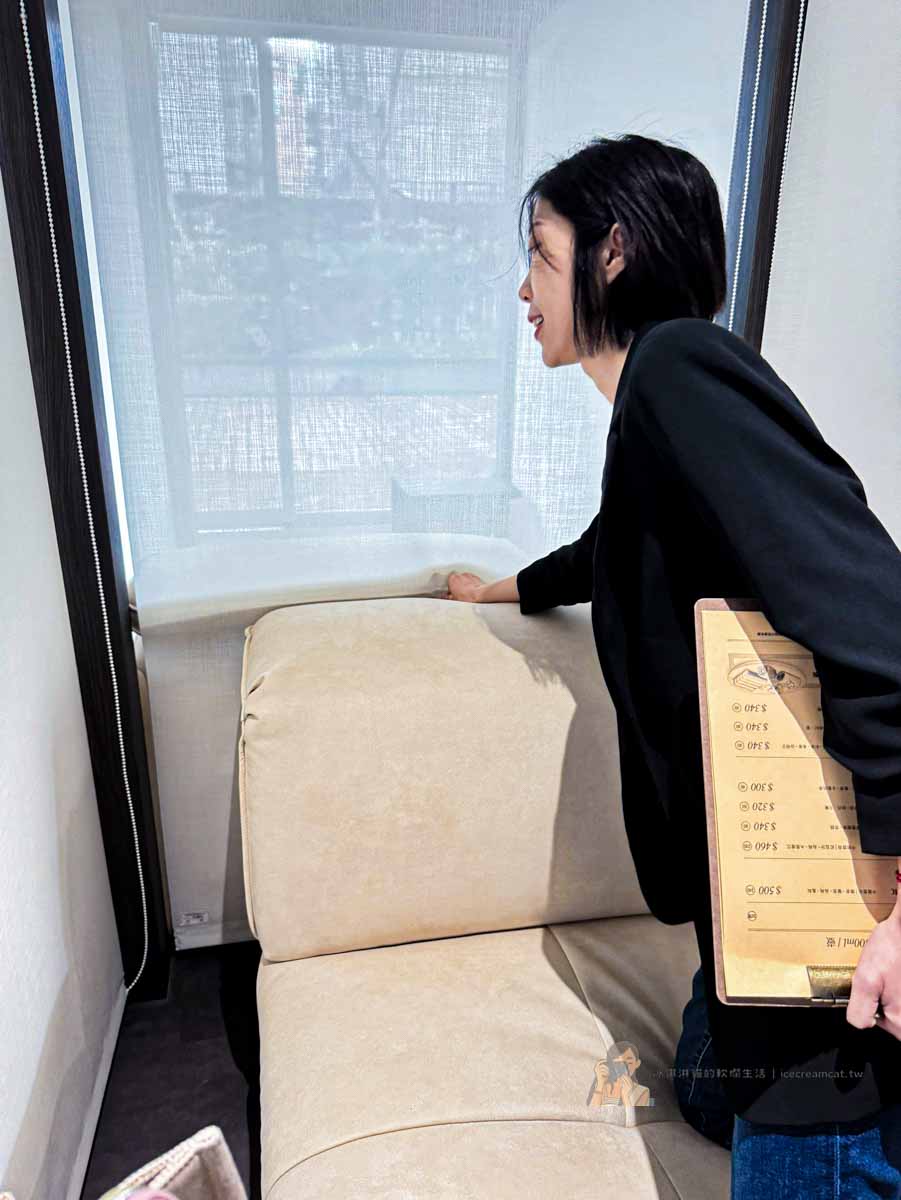 金鳳書苑｜天母書店 閱讀空間＋下午茶飲小點，療癒系閱讀空間 @冰淇淋貓的軟爛生活