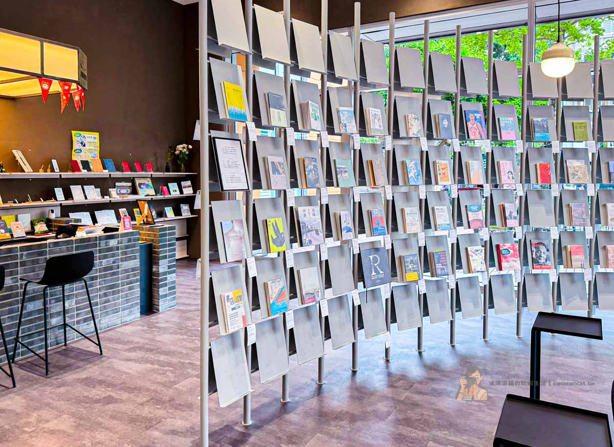 金鳳書苑｜天母書店 閱讀空間＋下午茶飲小點，療癒系閱讀空間 @冰淇淋貓的軟爛生活