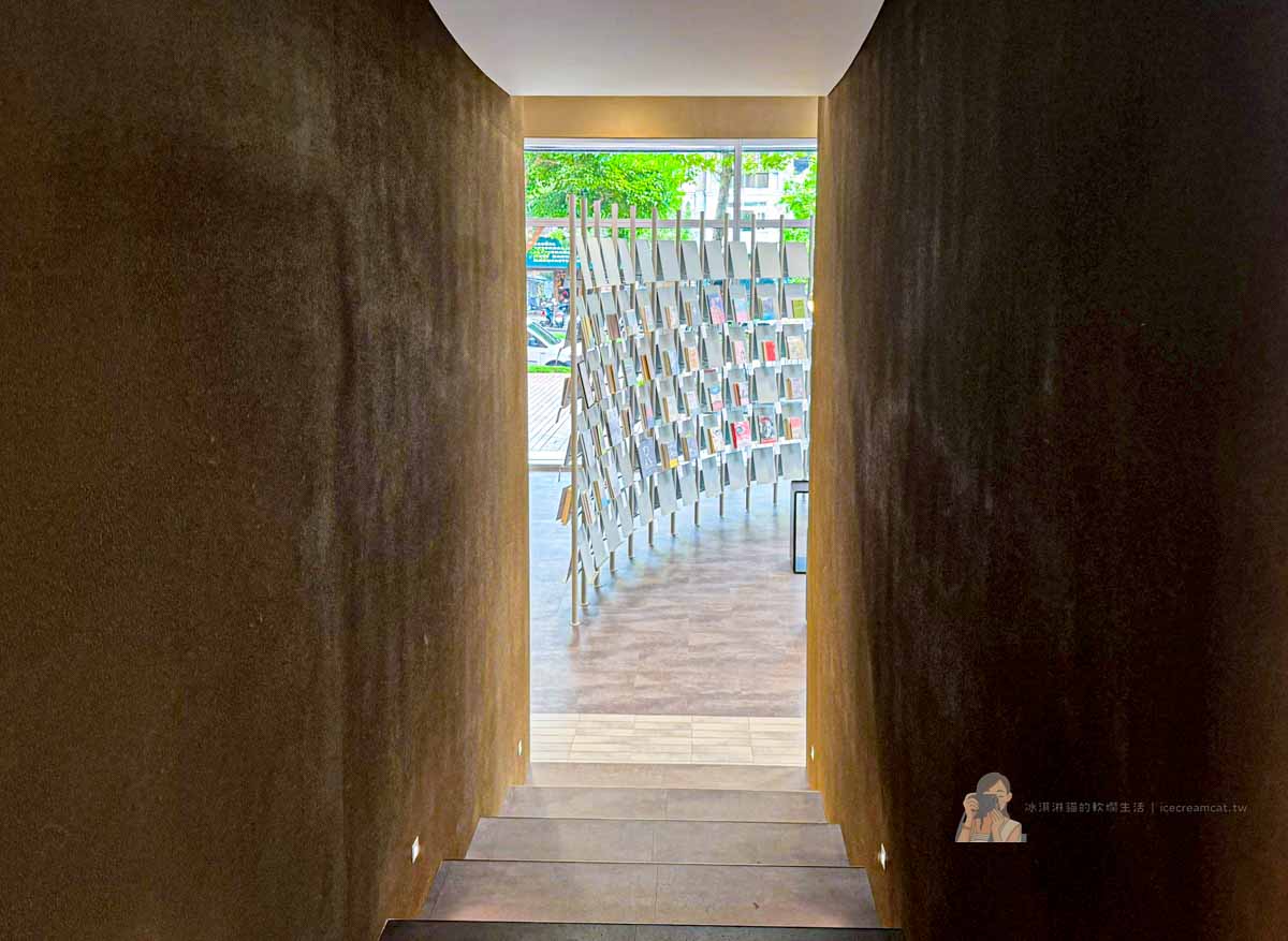 金鳳書苑｜天母書店 閱讀空間＋下午茶飲小點，療癒系閱讀空間 @冰淇淋貓的軟爛生活