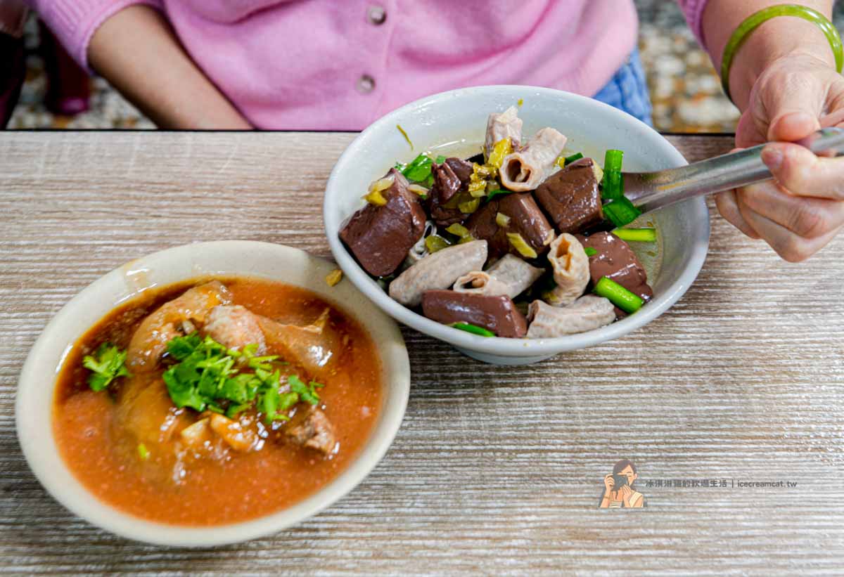【江子翠美食】石頭肉圓豬血腸湯推薦，板橋老店銅板小吃（菜單）美鳳姐也愛 @冰淇淋貓的軟爛生活