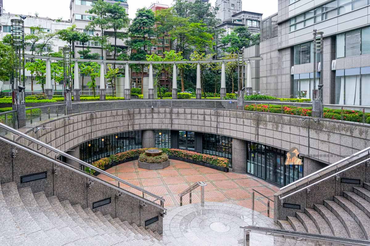 【天母美食】天母國賓中餐廳，川粵菜合菜必吃烤鴨與絲房甜薯（芝山站美食） @冰淇淋貓的軟爛生活