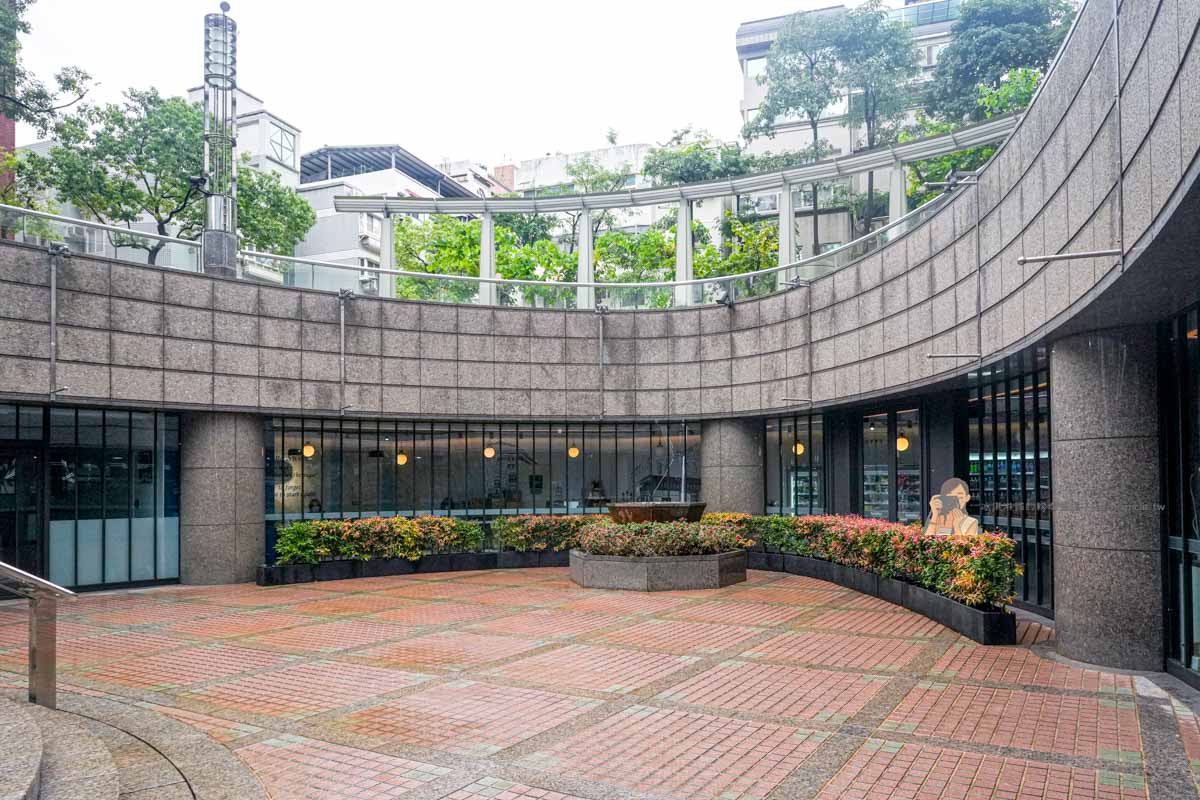【天母美食】天母國賓中餐廳，川粵菜合菜必吃烤鴨與絲房甜薯（芝山站美食） @冰淇淋貓的軟爛生活