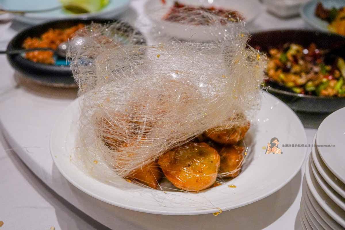 【天母美食】天母國賓中餐廳，川粵菜合菜必吃烤鴨與絲房甜薯（芝山站美食） @冰淇淋貓的軟爛生活