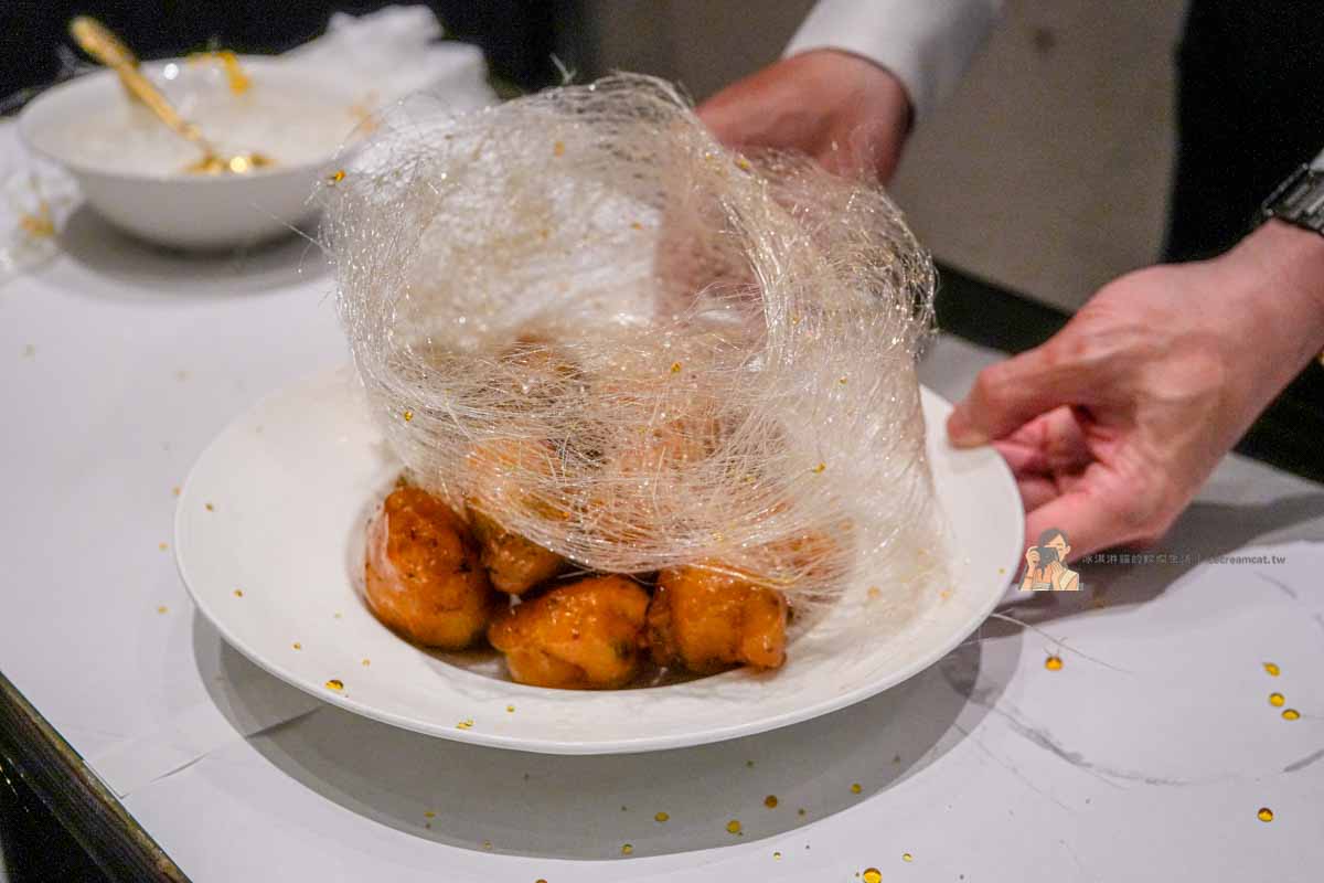 【天母美食】天母國賓中餐廳，川粵菜合菜必吃烤鴨與絲房甜薯（芝山站美食） @冰淇淋貓的軟爛生活