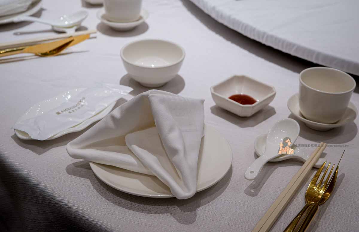 【天母美食】天母國賓中餐廳，川粵菜合菜必吃烤鴨與絲房甜薯（芝山站美食） @冰淇淋貓的軟爛生活