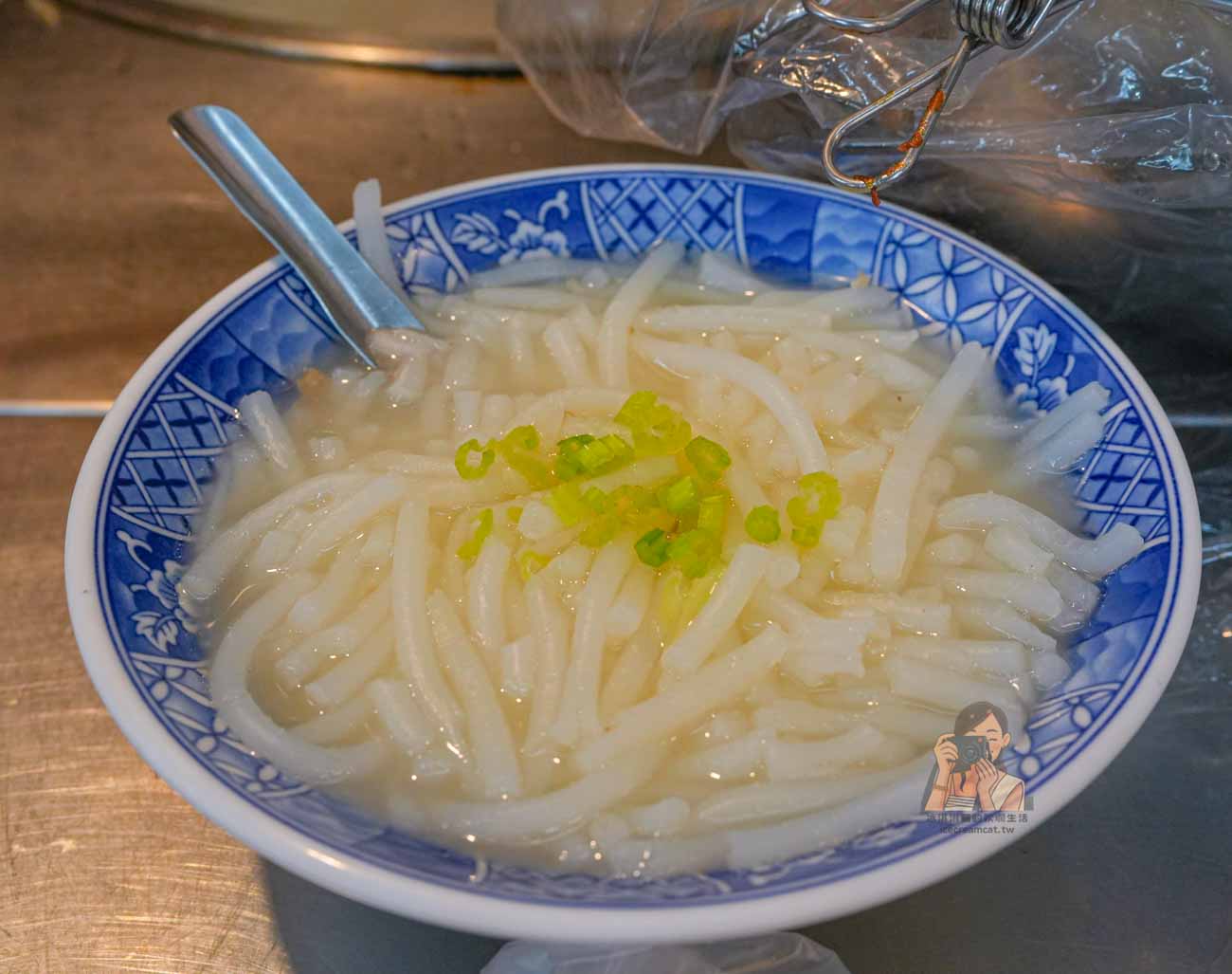 【淡水美食】半坪屋手工糯米腸 看淡江大橋順吃老街60年排隊小吃(菜單) @冰淇淋貓的軟爛生活