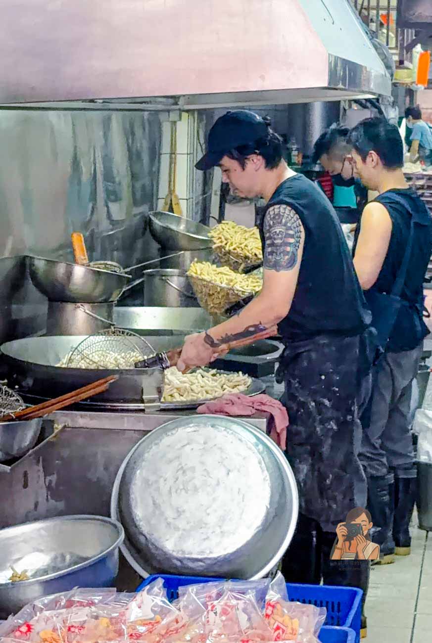 【淡水美食】許義魚酥(味香魚丸店) 淡水老街老街70年老店！魚酥伴手禮推薦 @冰淇淋貓的軟爛生活