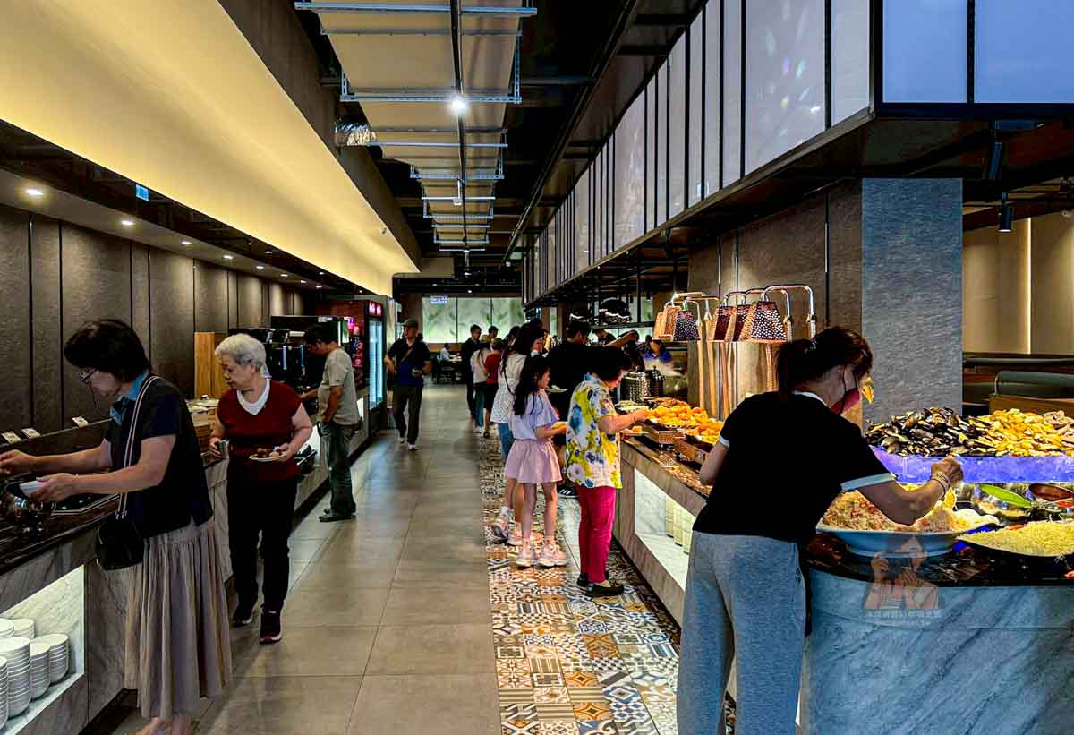【板橋美食】貴族世家吃到飽板新店， 板橋最強平價牛排自助吧百道料理（訂位菜單） @冰淇淋貓的軟爛生活