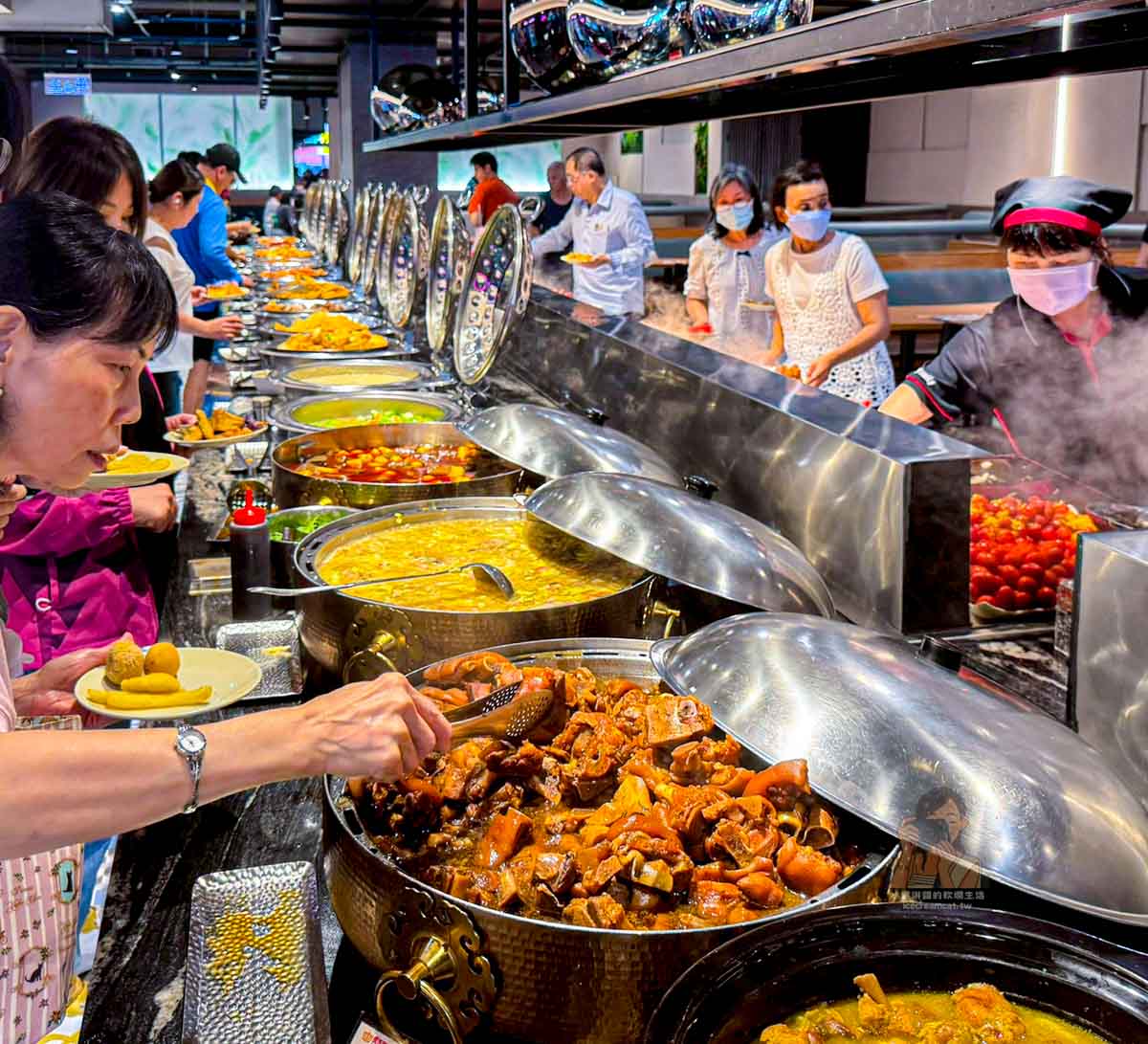 【板橋美食】貴族世家吃到飽板新店， 板橋最強平價牛排自助吧百道料理（訂位菜單） @冰淇淋貓的軟爛生活