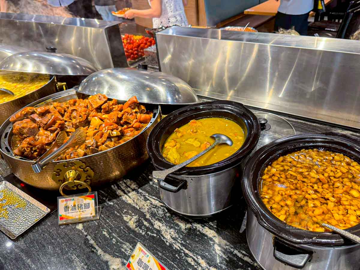【板橋美食】貴族世家吃到飽板新店， 板橋最強平價牛排自助吧百道料理（訂位菜單） @冰淇淋貓的軟爛生活