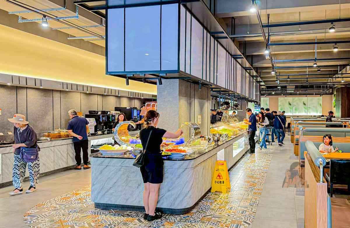 【板橋美食】貴族世家吃到飽板新店， 板橋最強平價牛排自助吧百道料理（訂位菜單） @冰淇淋貓的軟爛生活