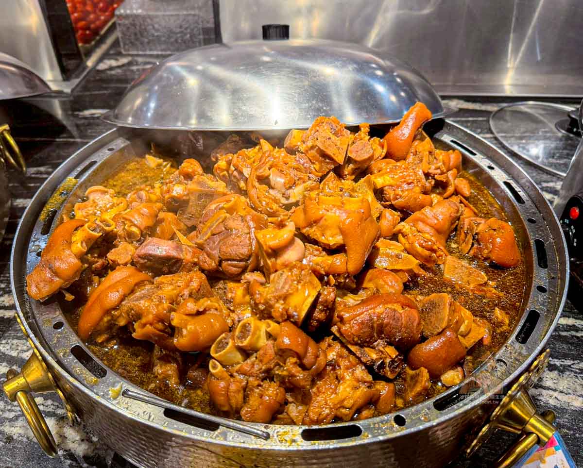 【板橋美食】貴族世家吃到飽板新店， 板橋最強平價牛排自助吧百道料理（訂位菜單） @冰淇淋貓的軟爛生活