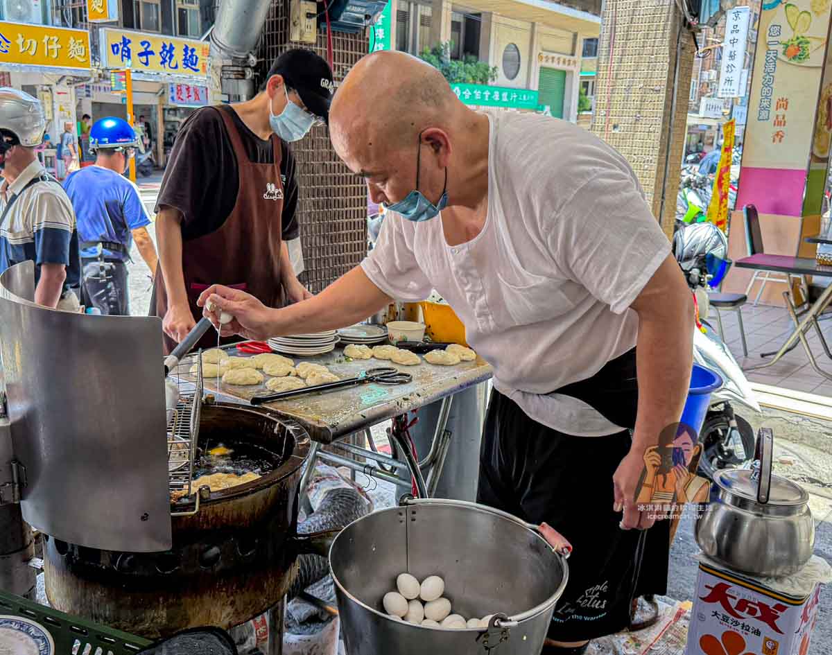 龍山寺美食｜三六食粑萬華鹼粽冰(菜單)搬家後地址萬華區三水街92號，也販售麵龜、壽桃、紅龜粿、年節拜拜用品 @冰淇淋貓的軟爛生活