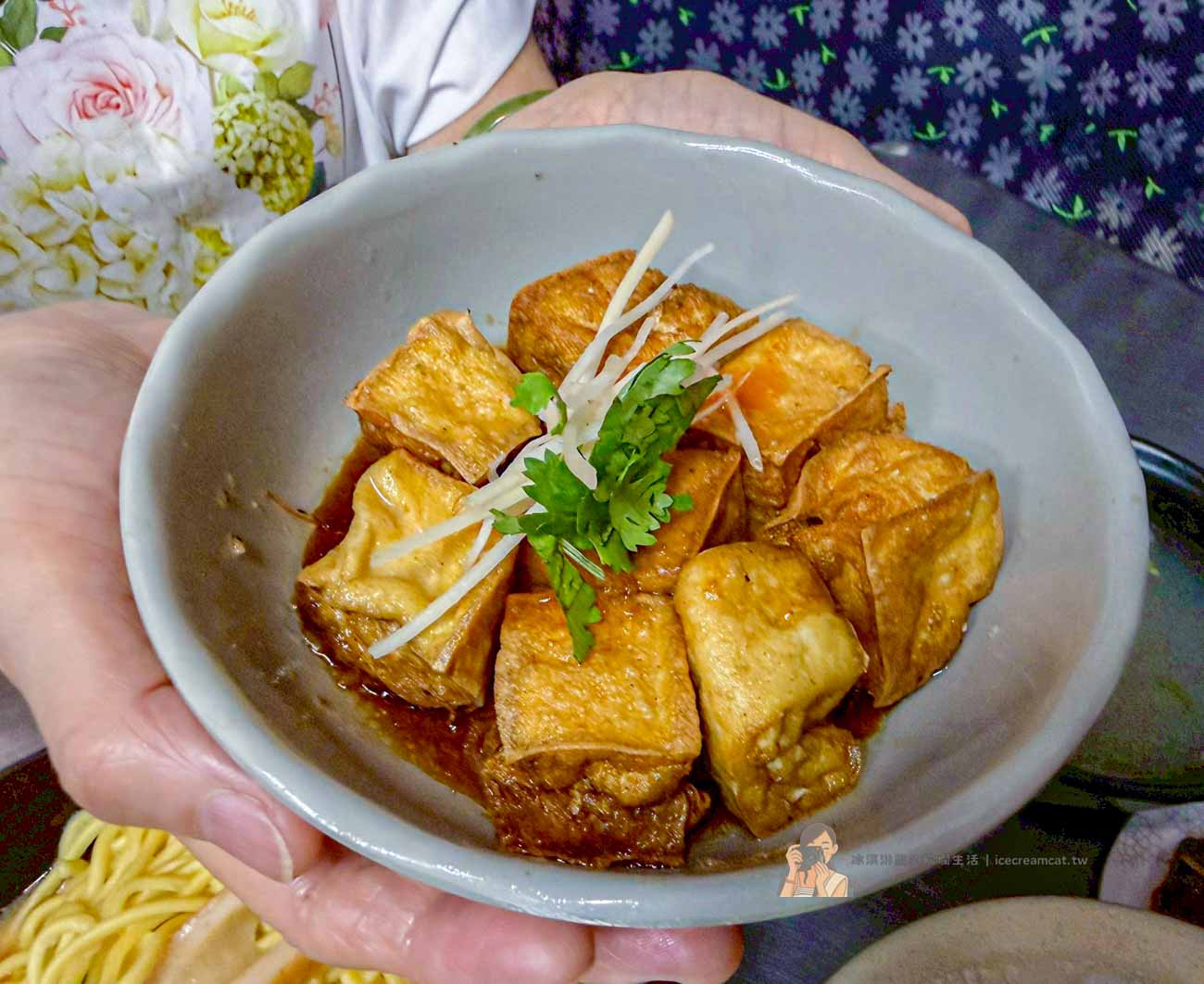 【淡水美食】五福食堂(阿明鹹粥) 淡水清水市場人氣鹹粥早餐，在地人從小吃到大 @冰淇淋貓的軟爛生活