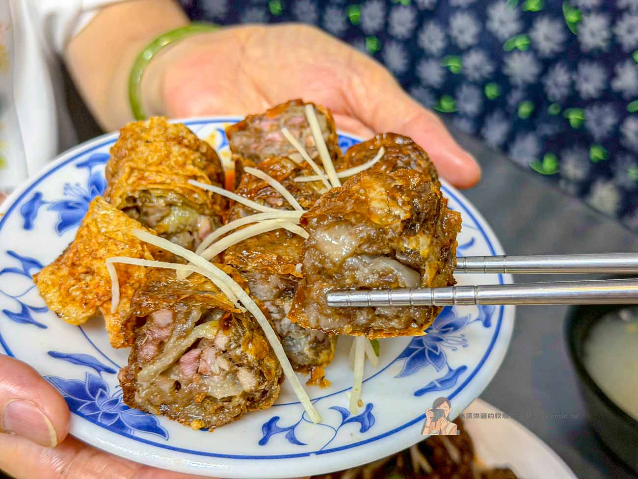 【淡水美食】五福食堂(阿明鹹粥) 淡水清水市場人氣鹹粥早餐，在地人從小吃到大 @冰淇淋貓的軟爛生活