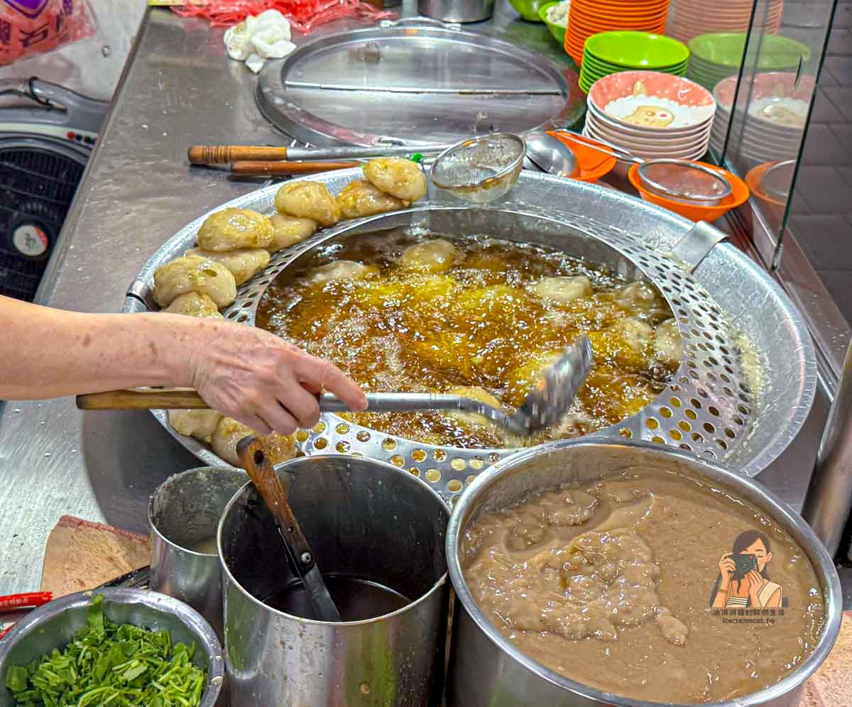 【永安市場站美食】北斗肉圓 永和老店！大老闆的芋頭肉圓和小老闆的竹筍肉圓(菜單) @冰淇淋貓的軟爛生活