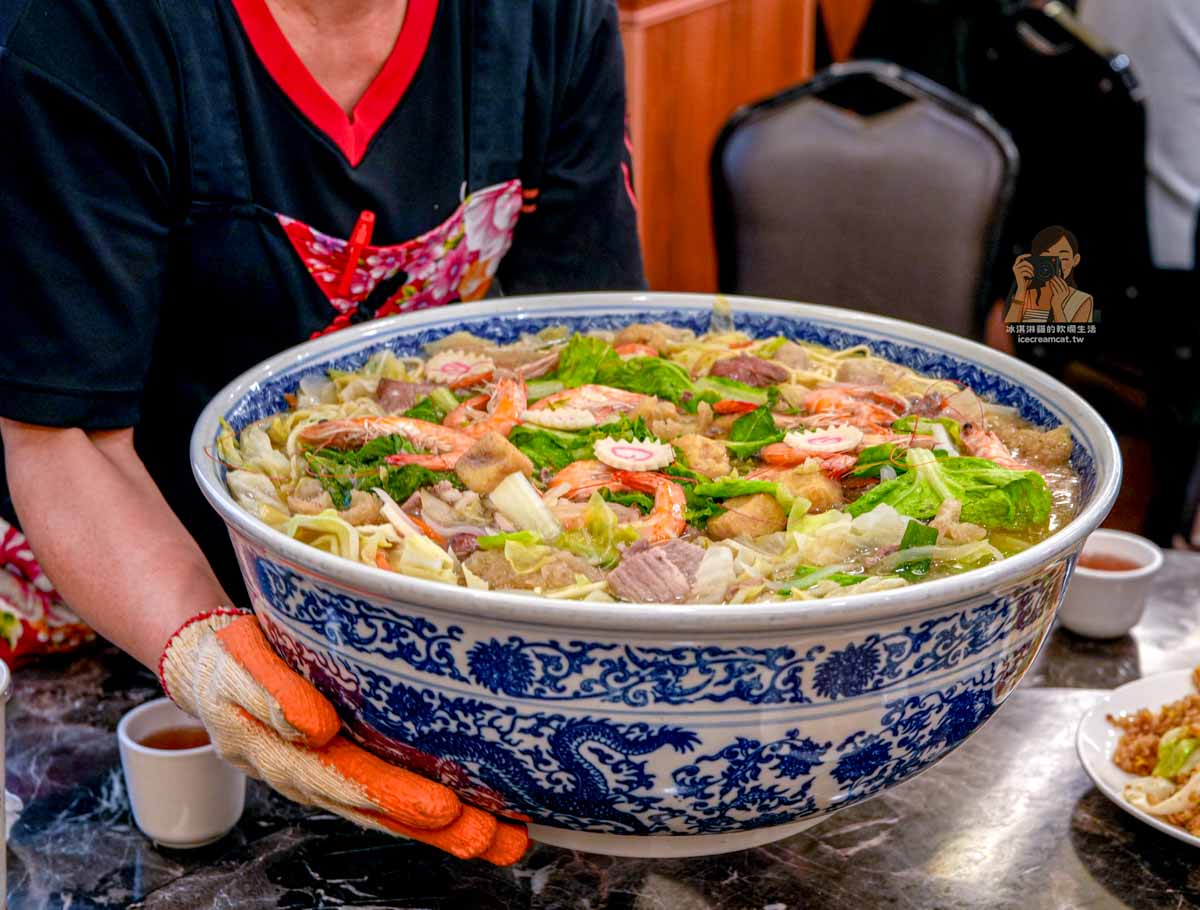【八里美食】張吳記什錦麵 巨無霸碗公什錦麵＋熱炒菜單，新北聚餐合菜推薦 @冰淇淋貓的軟爛生活