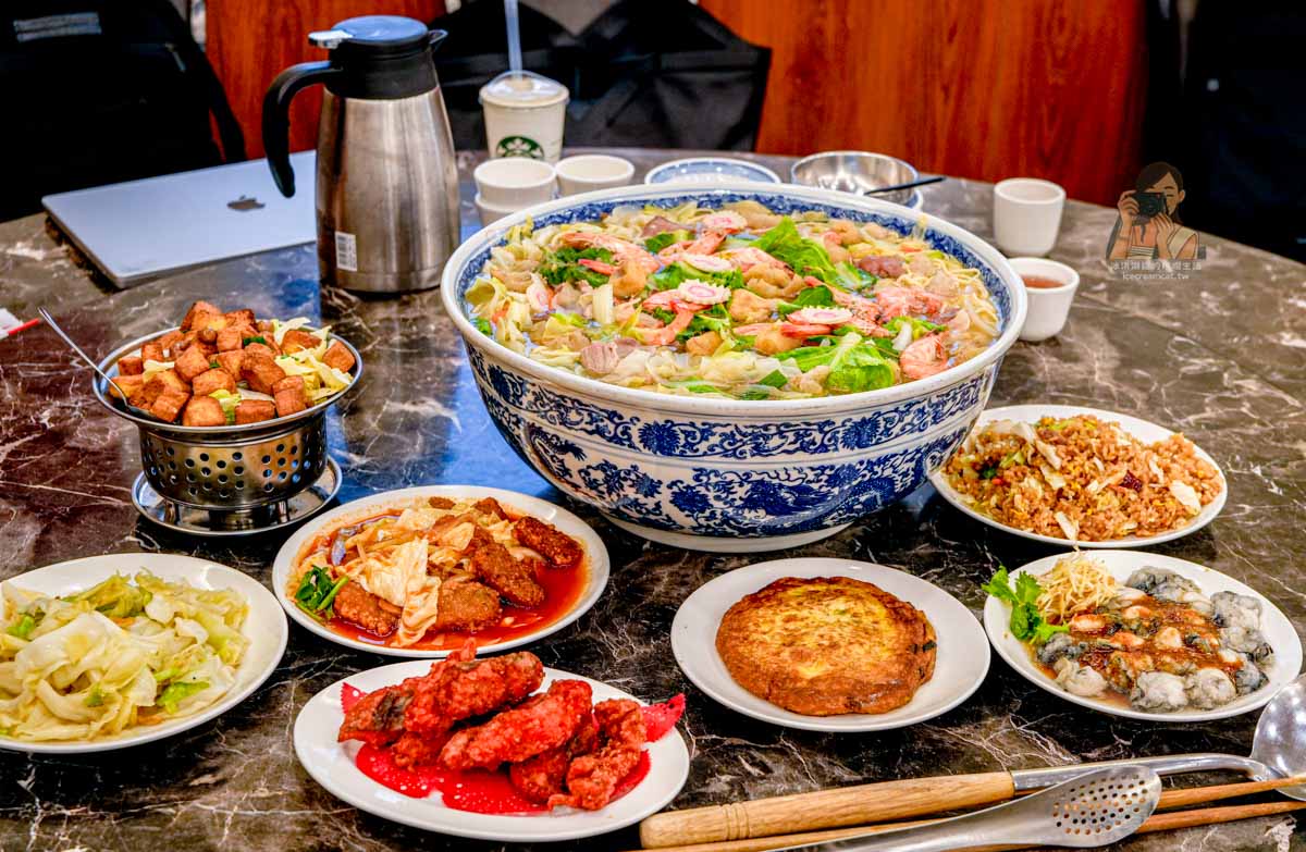 【八里美食】張吳記什錦麵 巨無霸碗公什錦麵＋熱炒菜單，新北聚餐合菜推薦 @冰淇淋貓的軟爛生活